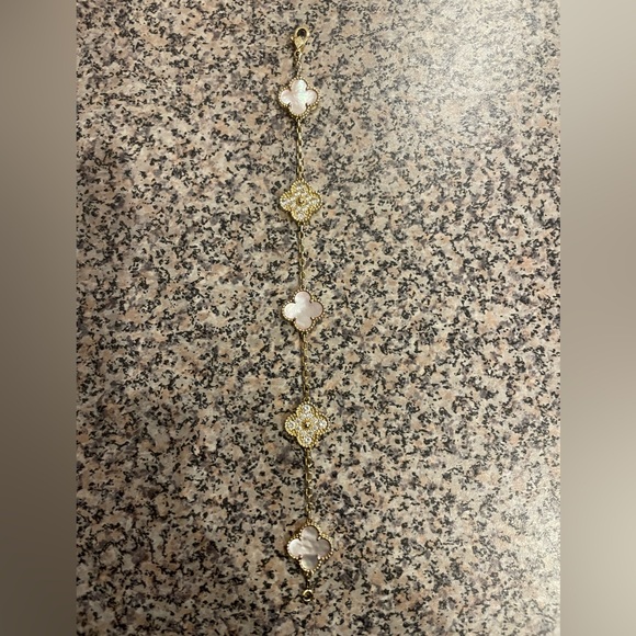 VCA Inspired Bracelet - Picture 3 of 3